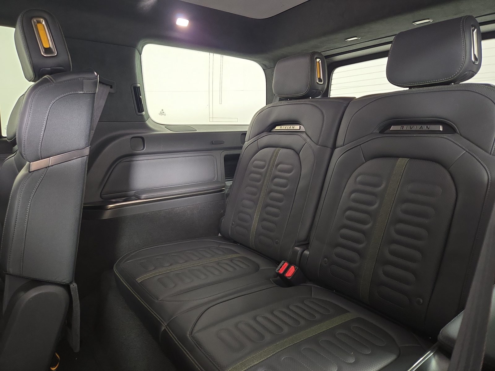 Used 2025 Rivian R1S Adventure Dual AWD/4WD image 22