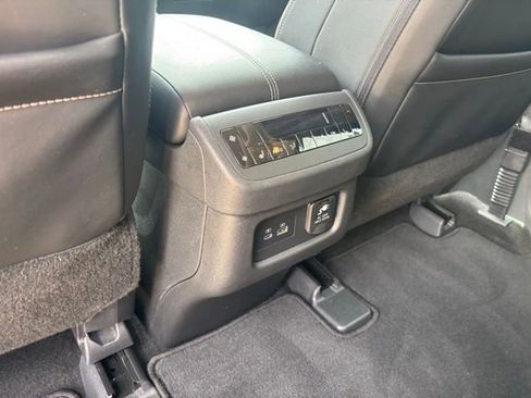 Used 2024 Nissan Pathfinder Platinum FWD image 22
