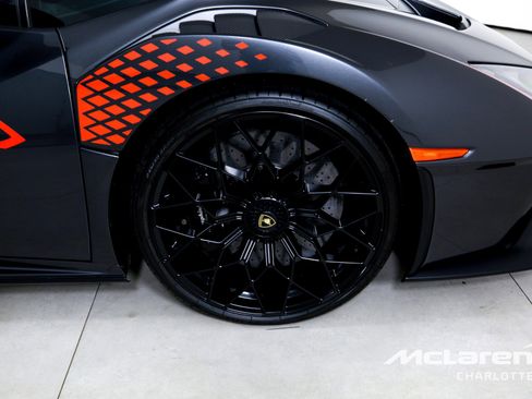 Used 2022 Lamborghini Huracan STO RWD image 23