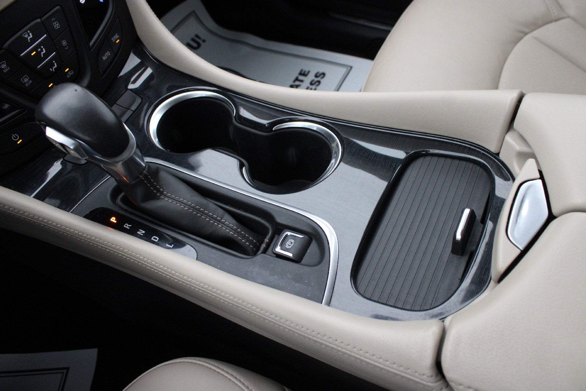 Used 2018 Buick Envision Essence FWD image 40