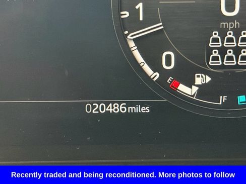 Used 2024 Land Rover Defender 130 X-Dynamic SE AWD/4WD image 19