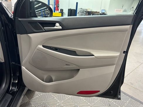 Used 2020 Hyundai Tucson Sport FWD image 16