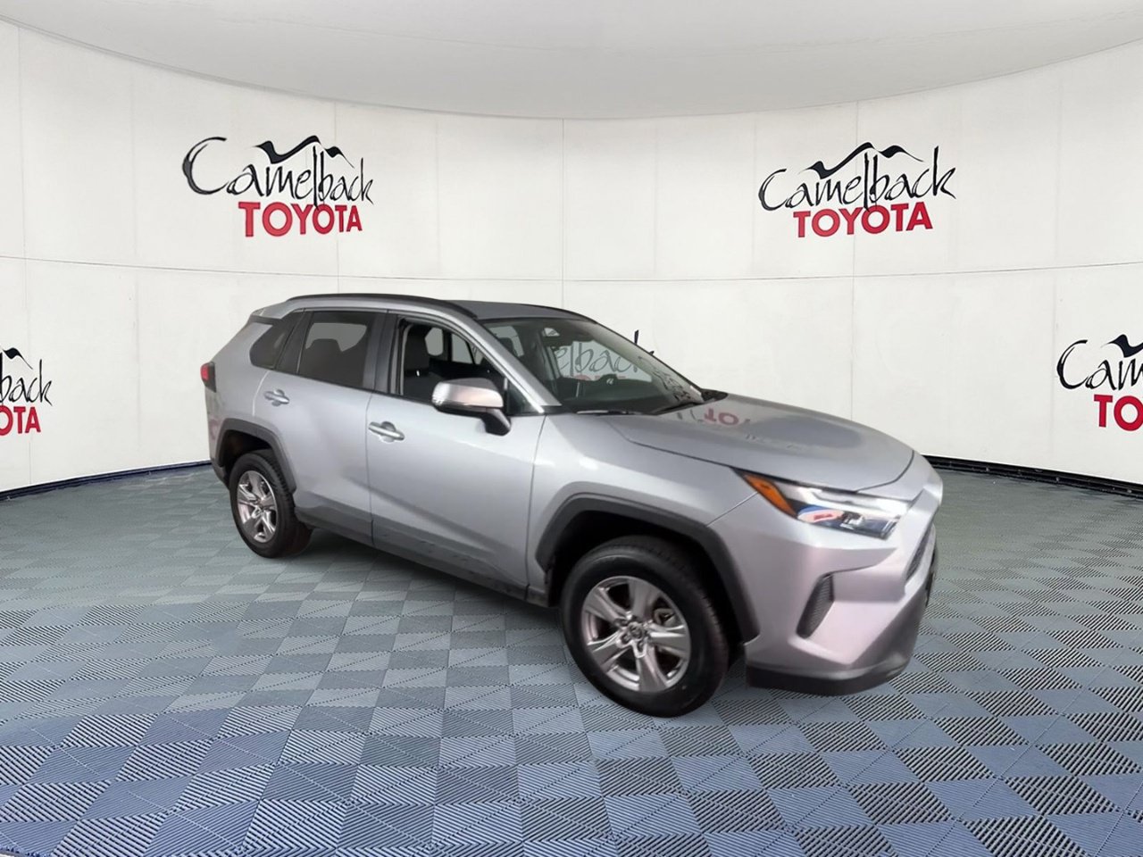 Used 2025 Toyota RAV4 XLE FWD image 2