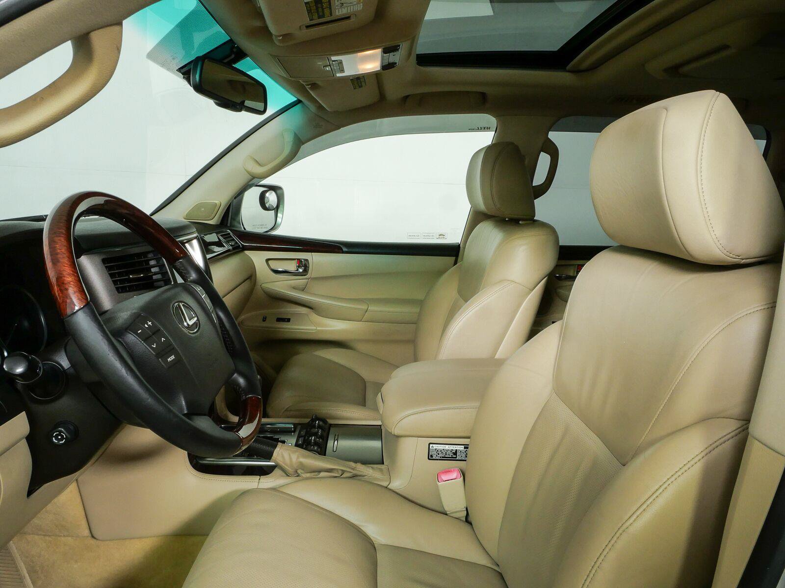 Used 2011 Lexus LX 570 4WD w/ Luxury Pkg image 6