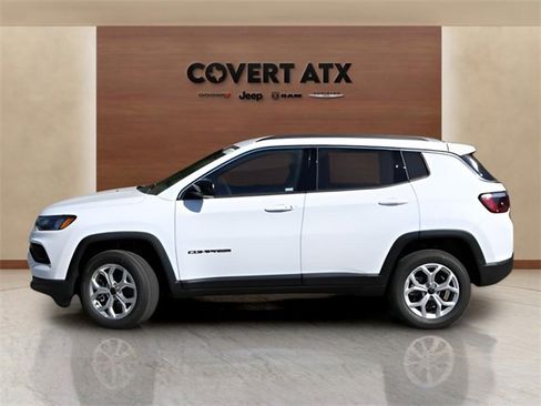New 2026 Jeep Compass Latitude image 2