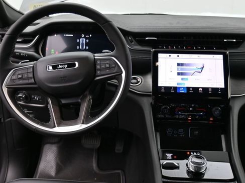 New 2025 Jeep Grand Cherokee Limited image 32