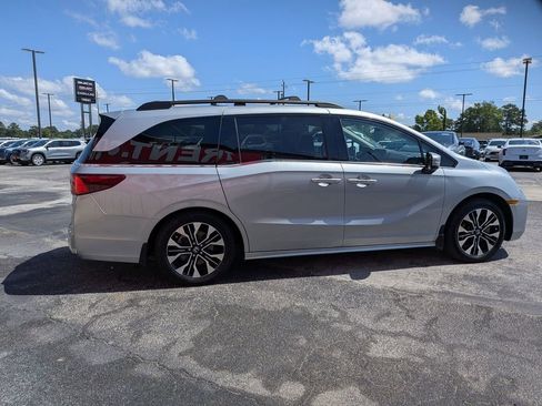 Used 2025 Honda Odyssey Elite image 5