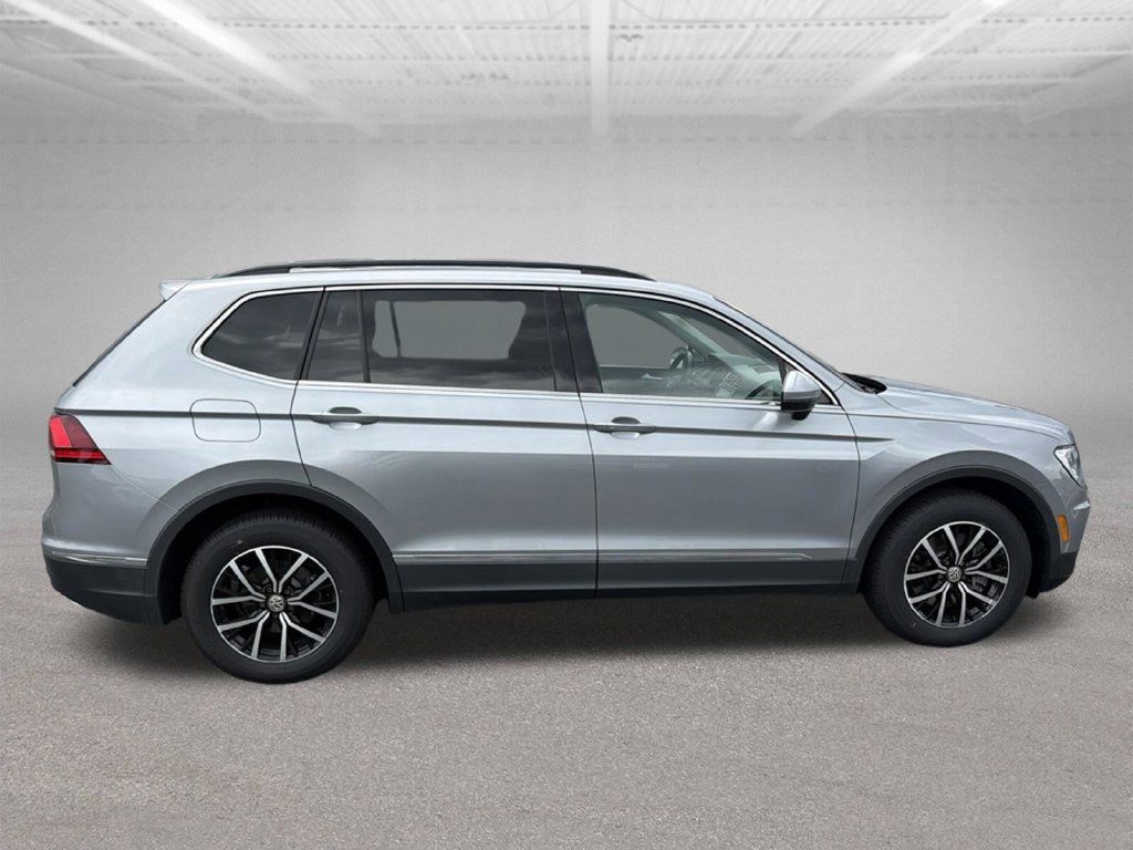 Used 2021 Volkswagen Tiguan SE w/ Panoramic Sunroof Package AWD/4WD image 10