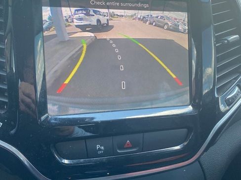 Used 2019 Jeep Cherokee Limited AWD/4WD image 3