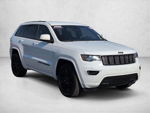 Used 2018 Jeep Grand Cherokee Altitude image 3
