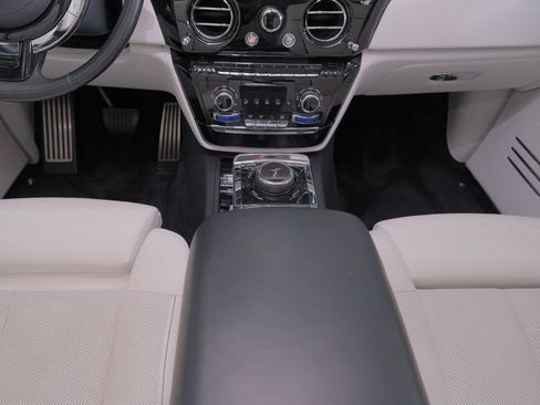 Used 2022 Rolls-Royce Phantom Sedan w/ The Phantom Package RWD image 43
