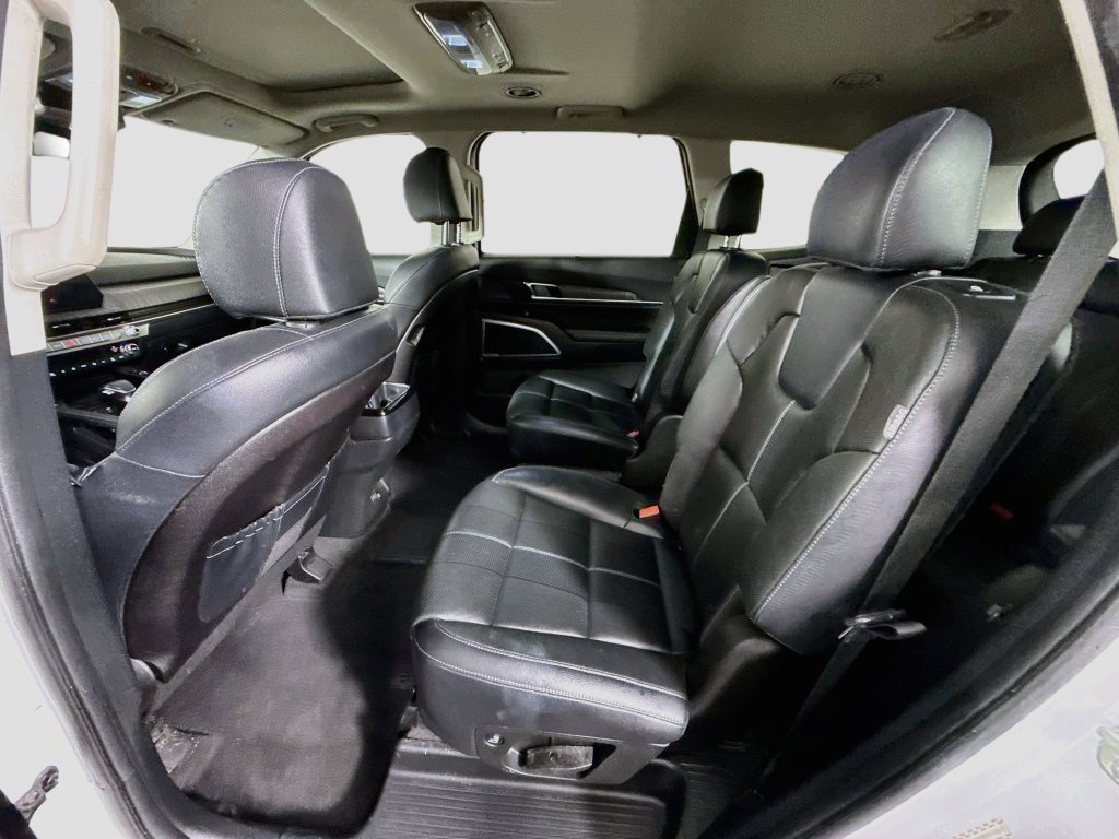 Used 2024 Kia Telluride EX w/ EX Captain's Chair Package FWD image 24