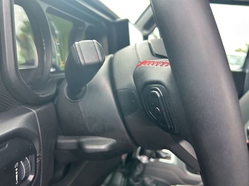Used 2025 Jeep Wrangler Unlimited Rubicon AWD/4WD image 36