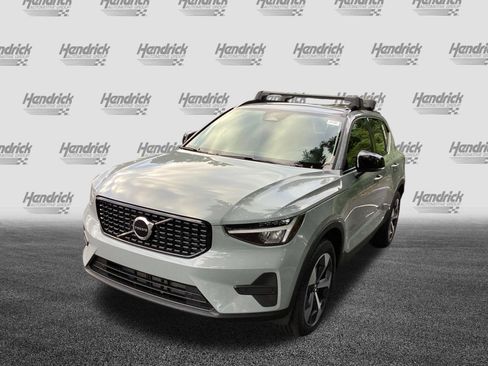 Certified 2026 Volvo XC40 B4 Core FWD image 5