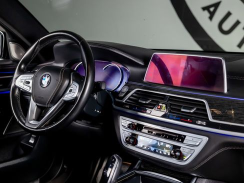 Used 2019 BMW 740i w/ Executive Package image 29