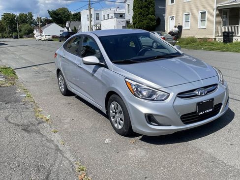 Used 2017 Hyundai Accent SE FWD image 3