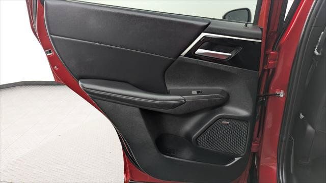 Used 2025 Mitsubishi Outlander SE FWD image 16