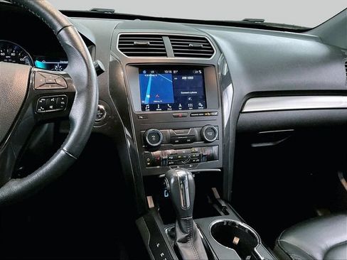 Used 2019 Ford Explorer XLT w/ Equipment Group 202A AWD/4WD image 6