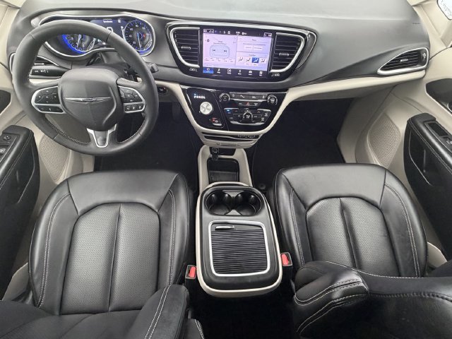 Used 2024 Chrysler Pacifica Touring-L FWD image 12