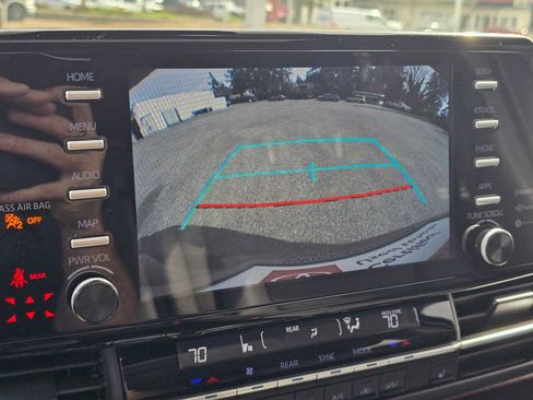 Certified 2024 Toyota Sienna XLE image 31