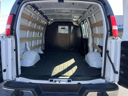 Used 2024 Chevrolet Express 2500 w/ Driver Convenience Package image 10