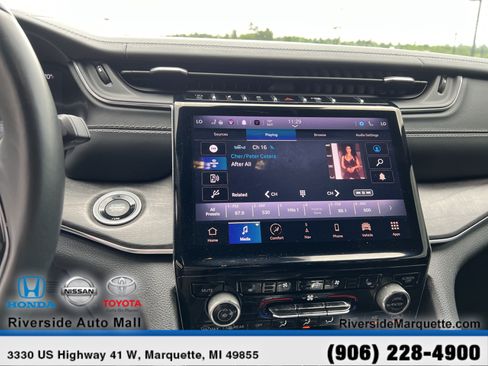 Used 2022 Jeep Grand Cherokee L Overland w/ Advanced Protech Group III AWD/4WD image 17