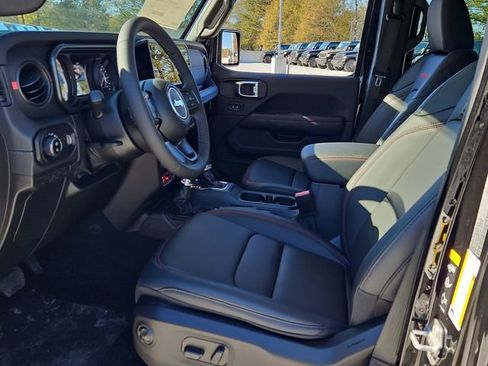 New 2026 Jeep Gladiator Rubicon w/ Steel Power Dome Hood Package AWD/4WD image 6