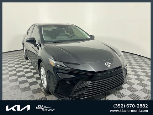 Used 2025 Toyota Camry LE FWD image 1