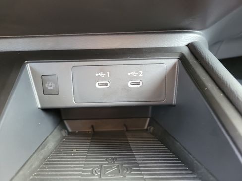 Certified 2025 Nissan Kicks SR FWD image 29
