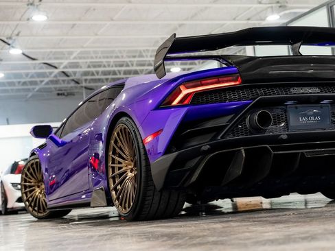 Used 2021 Lamborghini Huracan EVO RWD image 18