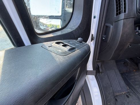 Used 2024 RAM ProMaster 2500 w/ Convenience Group FWD image 17