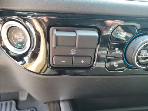 Used 2024 Chevrolet Silverado 2500 LTZ w/ LTZ Convenience Package image 16