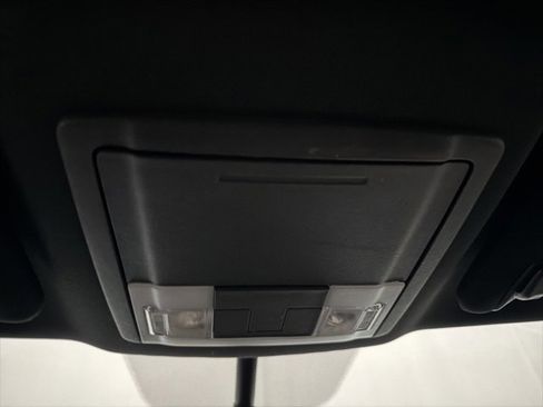 Used 2018 Ford Explorer XLT image 23