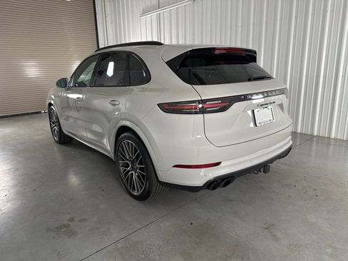Used 2021 Porsche Cayenne Turbo image 7