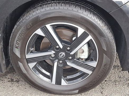 Used 2025 Nissan Sentra SV image 9