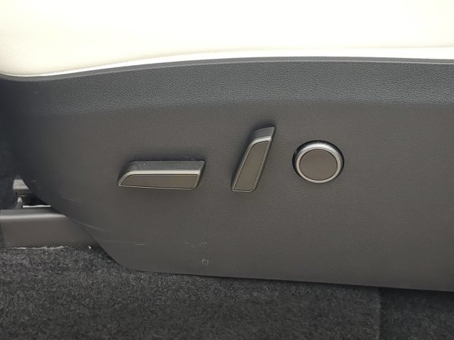 Used 2025 Tesla Model Y Performance AWD/4WD image 20