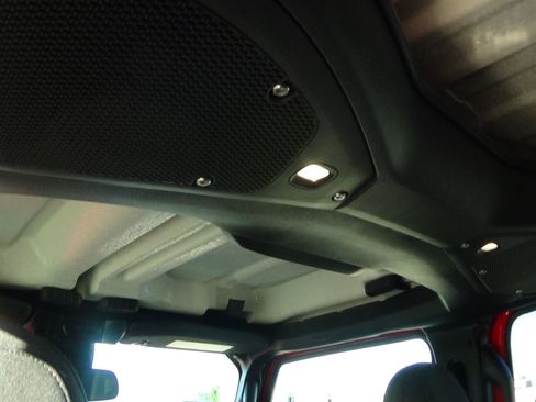 Used 2025 Jeep Wrangler Unlimited Sahara AWD/4WD image 13