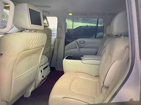 Used 2018 INFINITI QX80 4WD w/ Deluxe Technology Package image 8