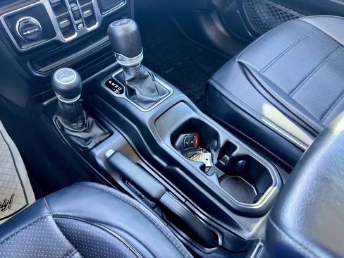 Used 2020 Jeep Wrangler Unlimited Sport S image 19