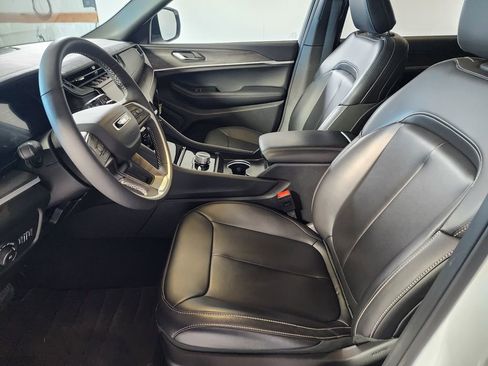 Certified 2025 Jeep Grand Cherokee L Limited w/ Black Appearance Package AWD/4WD image 12