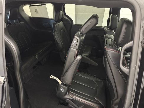 Used 2020 Chrysler Pacifica Limited FWD image 61