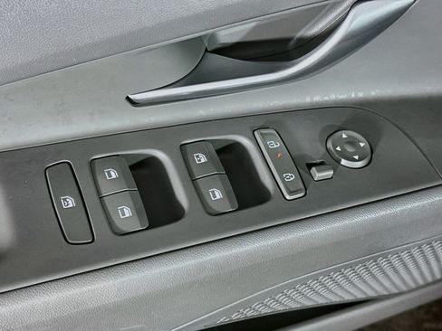 Used 2025 Hyundai Elantra SEL FWD image 15