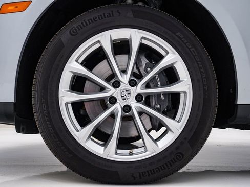 Certified 2025 Porsche Macan w/ Premium Package Plus AWD/4WD image 13