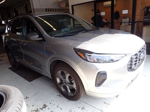 Used 2023 Ford Escape ST-Line w/ Tech Pack #1 AWD/4WD image 4