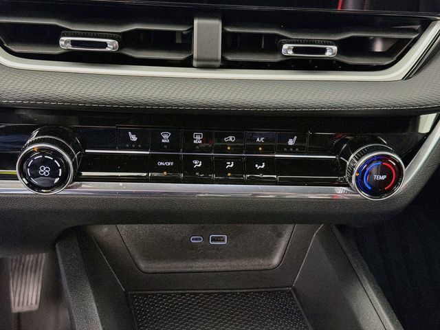 Used 2026 Chevrolet Equinox LT AWD/4WD image 19