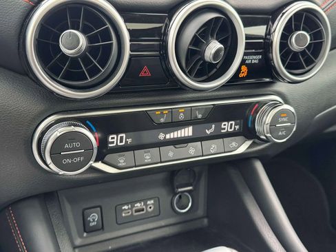 Used 2025 Nissan Sentra SR w/ SR Premium Package image 29