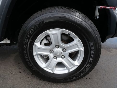 Used 2018 Jeep Wrangler Unlimited Sport S image 34