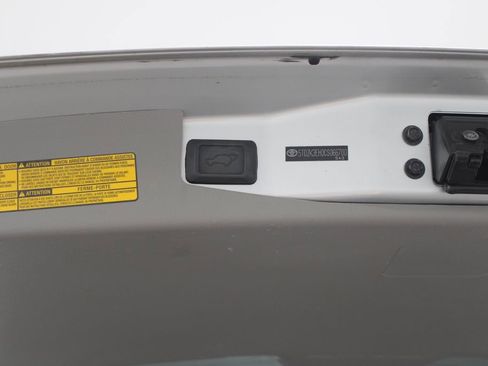 Used 2012 Toyota Highlander SE image 14