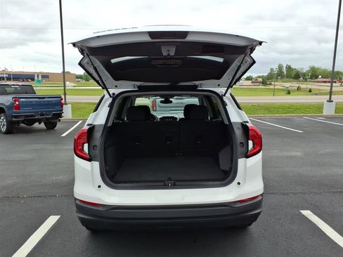 Used 2022 GMC Terrain SLE FWD image 5
