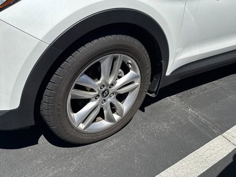 Used 2013 Hyundai Santa Fe Sport 2.0T w/ Technology Pkg FWD image 4